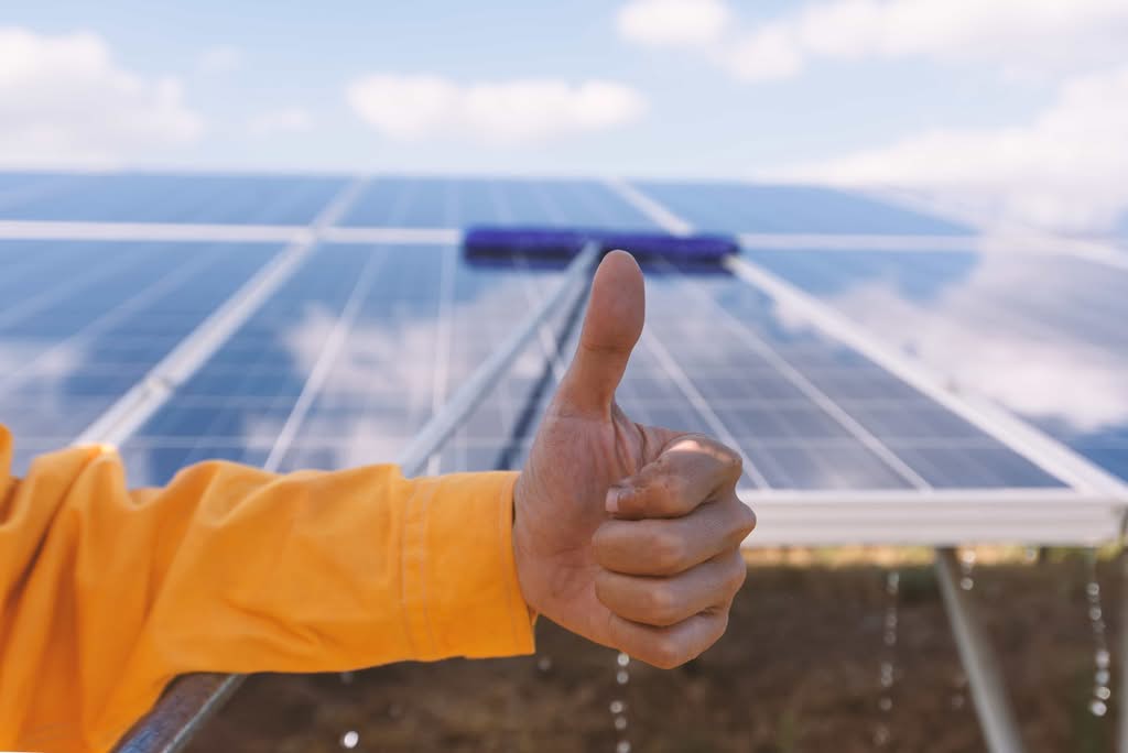 Expert Guide: Do July Storms Clean Ocala Solar Panels?