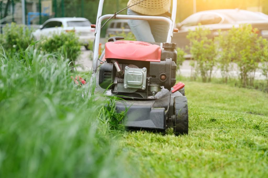 Summer Lawn Mowing Guide: Proven Commercial Turf Strategies
